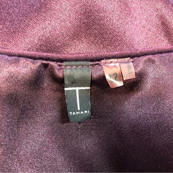 Tahari Women’s Dress Plum Satin Sleeveless Scoop Neckline Fitted Classic Style - Picture 5 of 8